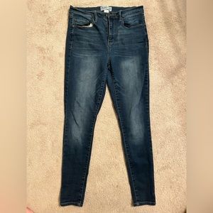 •Mudd High Rise Jegging
